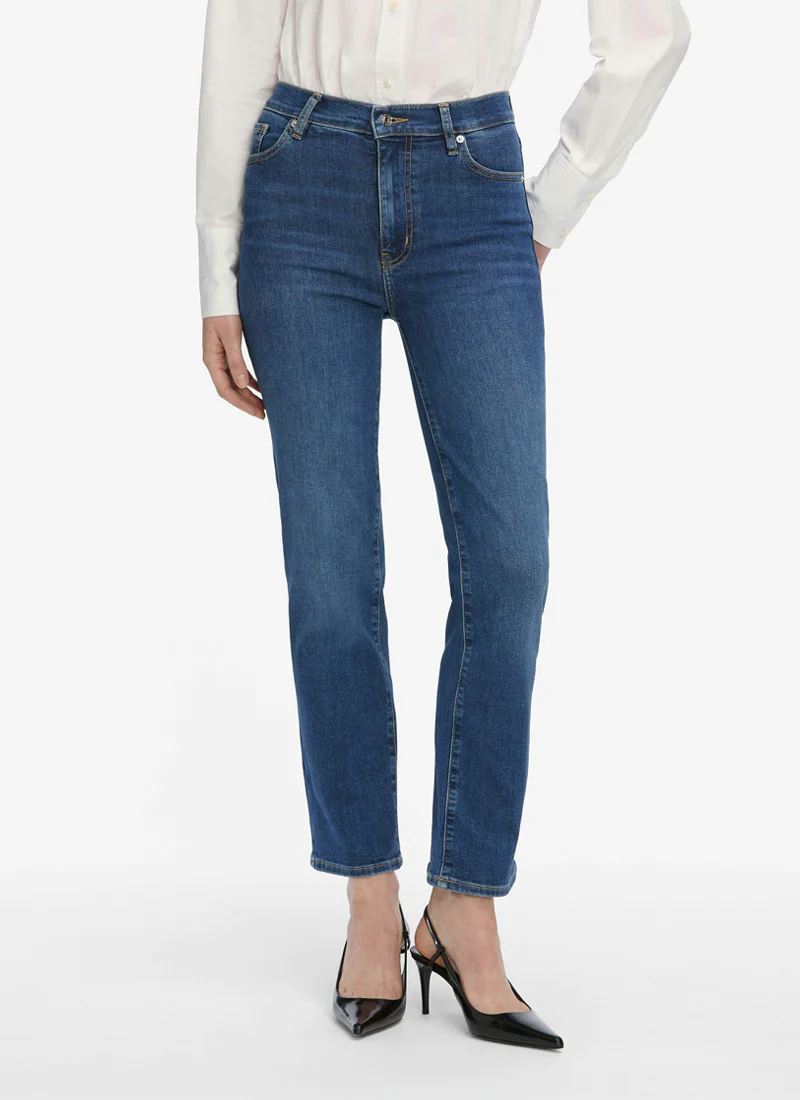 Le Sleek Straight Leg Jeans