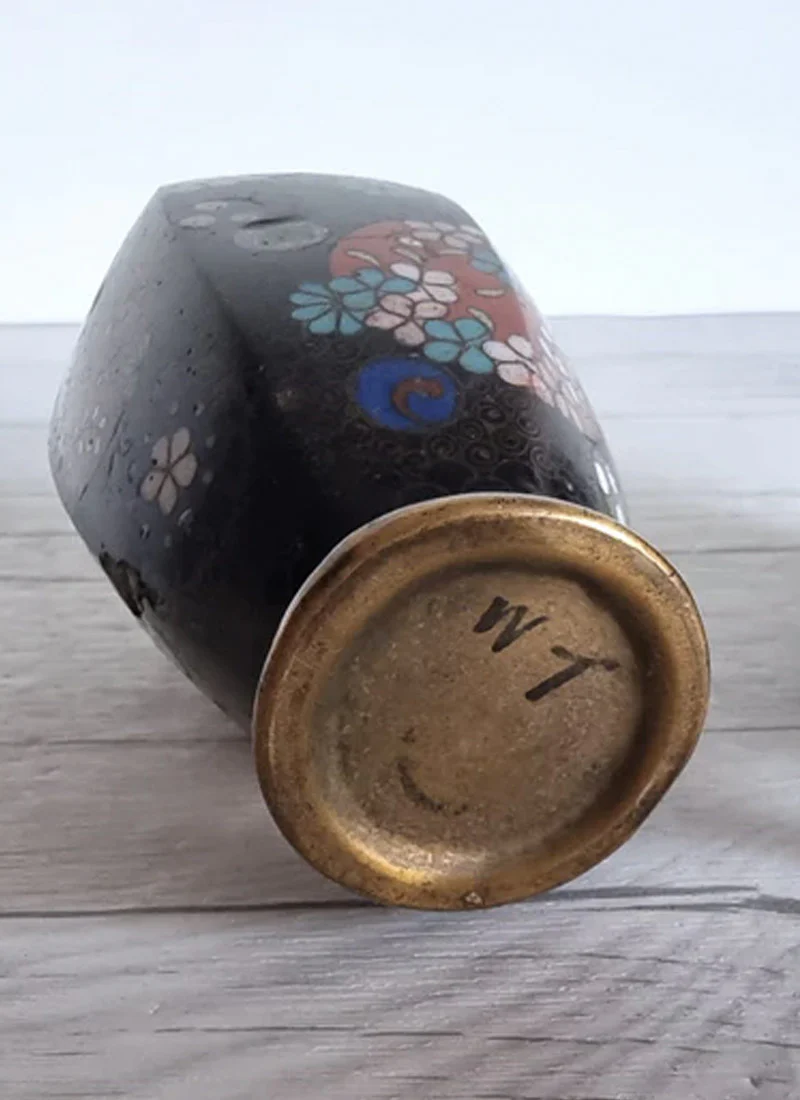 Pair of Takahara Komajiro Cloisonne Faceted Bud Vases, Late Meiji Era, Japanese - Image 3