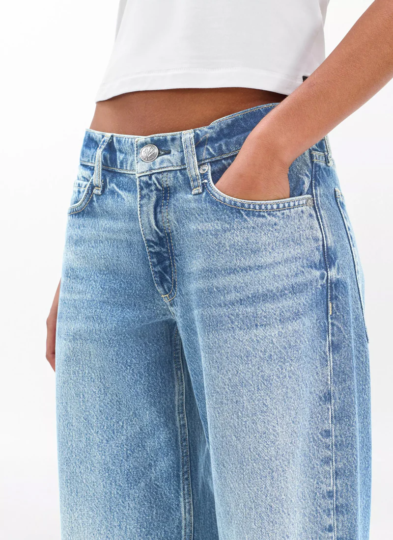 Featherweight Saige Ankle Relaxed Straight Jeans - Image 3