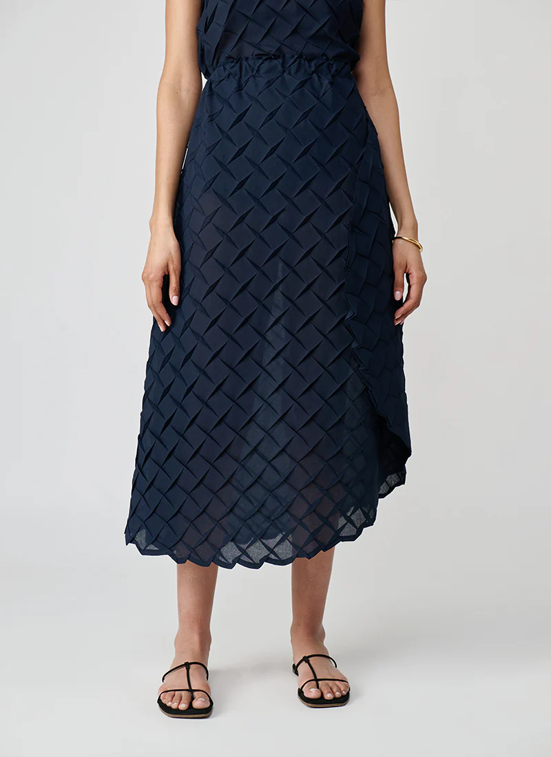 Textured Curved Hem Midi Skirt