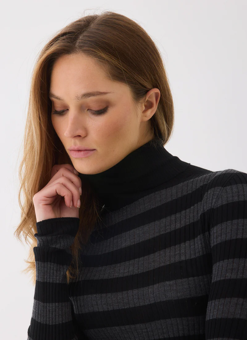 Mer Extra Fine Rib Knit Long Sleeve Turtleneck Sweater - Image 4